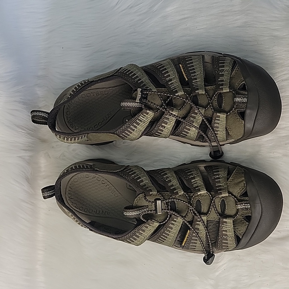 KEEN Men's Newport H2 Green Hiking Active Waterproof Slip On Boho Sandals 12 - Picture 2 of 10
